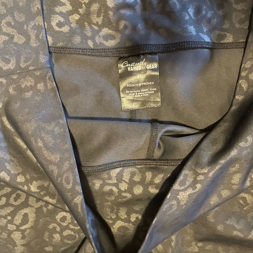 Constantly Varied Gear Black and Patterned Athlet… - image 4